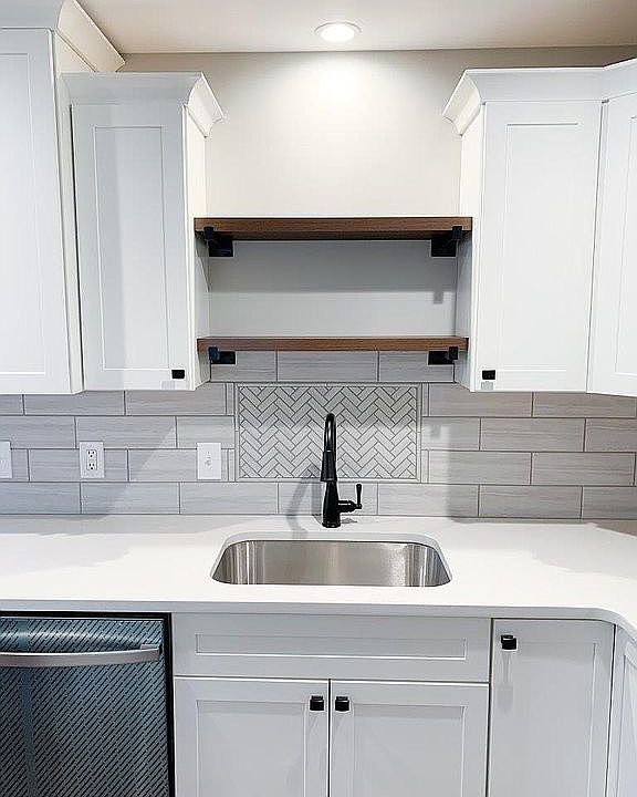 Backsplash & Shelves
