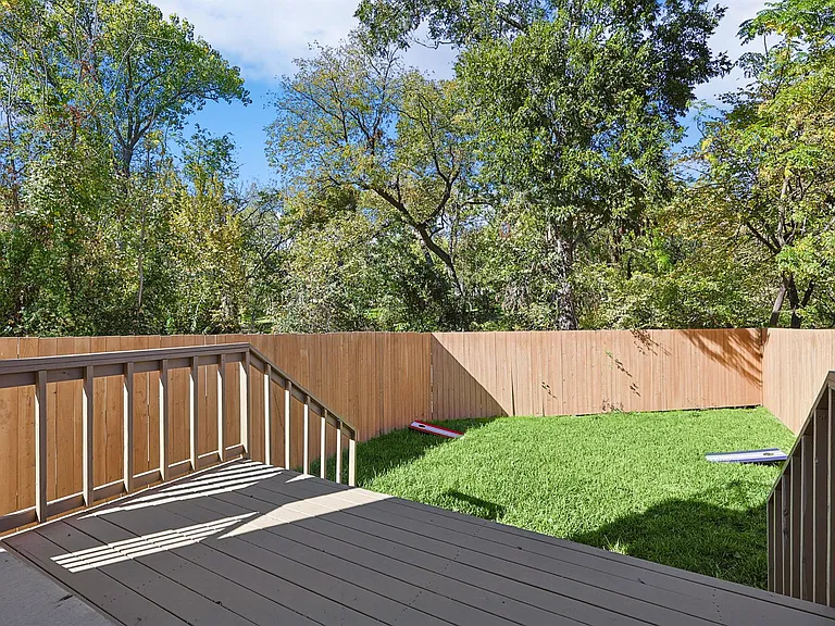 2347 Kings Rd — Photo 26