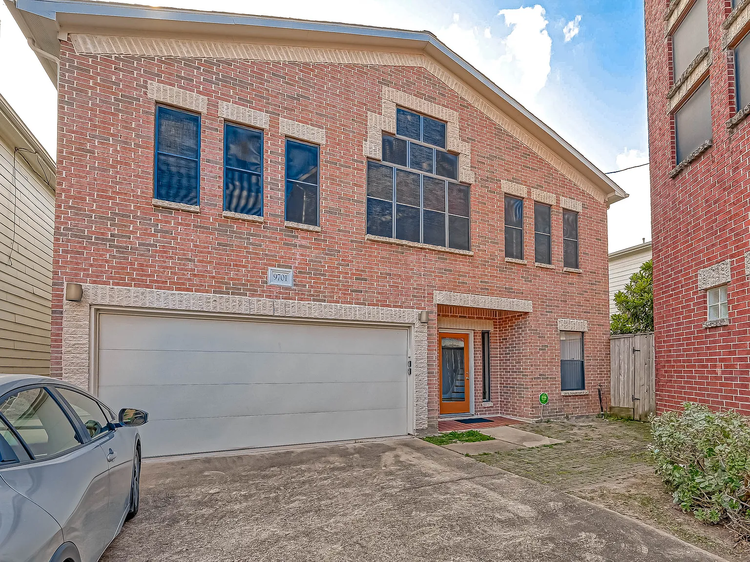 3 beds/ 2 bath townhome — Photo 2