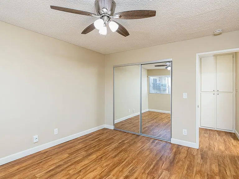Willow Creek Apartments — Photo 8