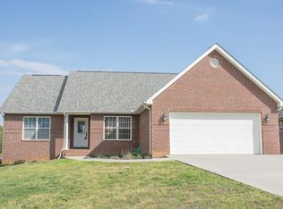 1602 Erin Ln, Maryville, TN 37803