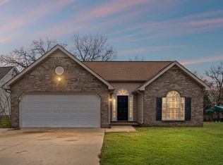 358 Clearlake Dr, La Vergne, TN 37086