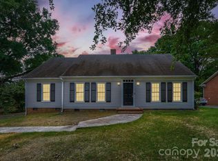 1628 Bonnie Ln, Charlotte, NC 28213