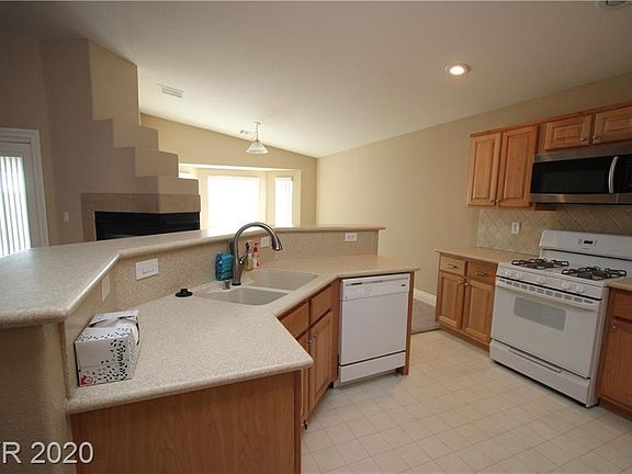 3rd image of 3305 Amish Ave