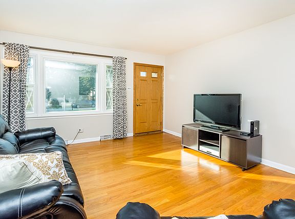 3rd image of 407 Catalpa Ave