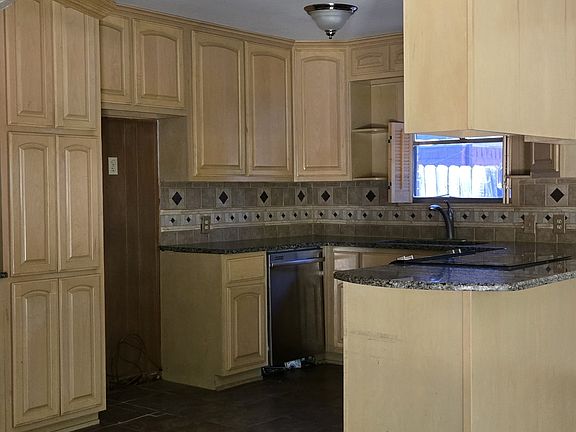 2nd image of 1814 Linwood Rd