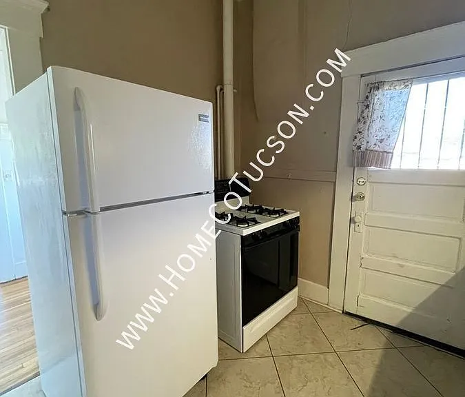 222 E 4th St — Photo 8