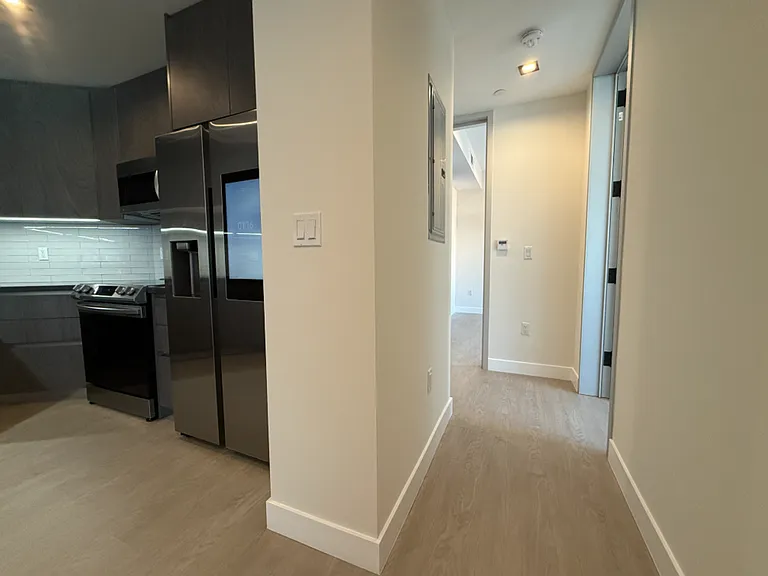 495 Promenade Ave — Photo 20