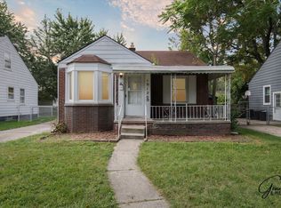 19120 Elkhart St, Harper Woods, MI 48225