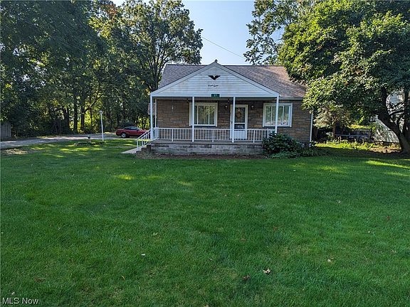 2nd image of 27 Colonial Dr