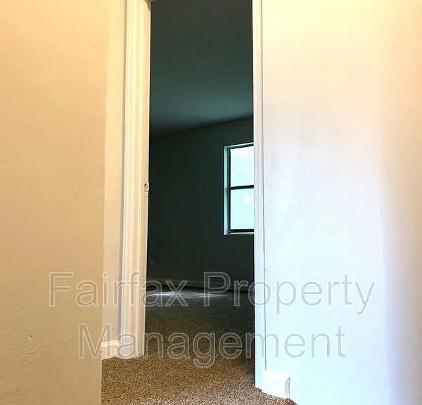 1427 Cherrycrest Dr — Photo 18