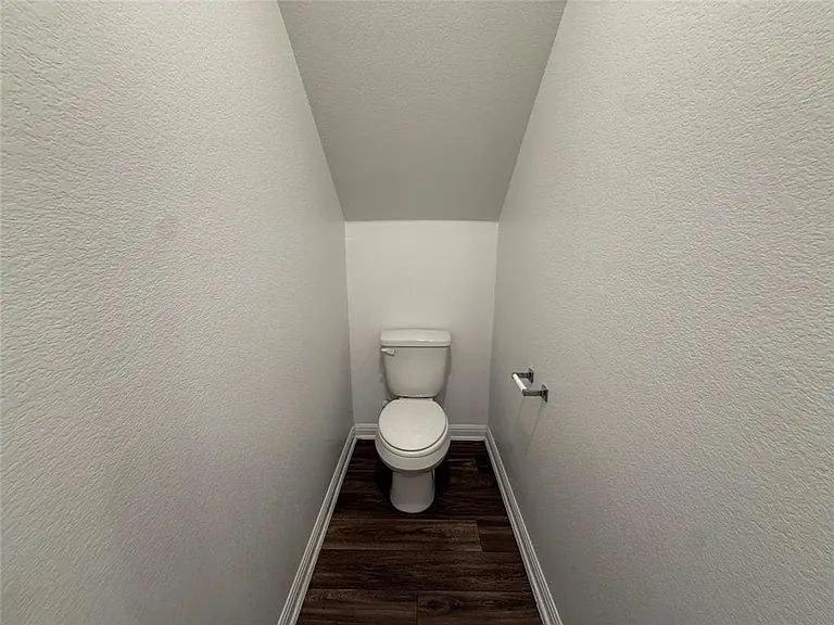 140 Maywood Ln — Photo 13