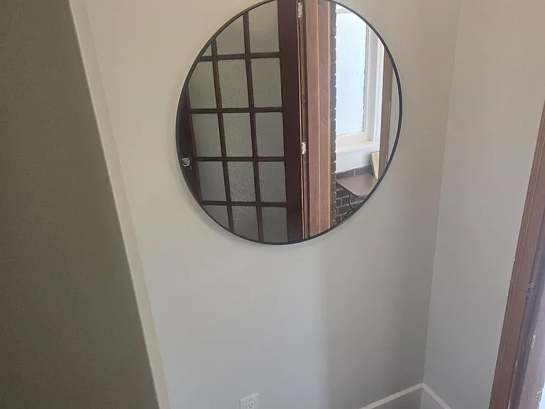 251 Silverthorn Ave #MAIN — Photo 10