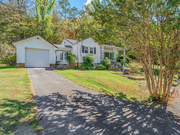 5th image of 858 N Shiloh Rd