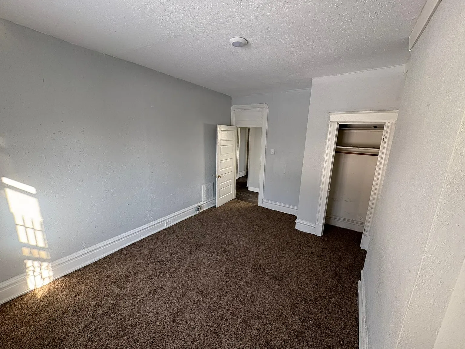 5846 Page Blvd — Photo 4
