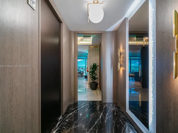 300 N Biscayne Blvd #7803, Miami, FL 33132