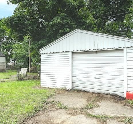 4th image of 440 Jewell St