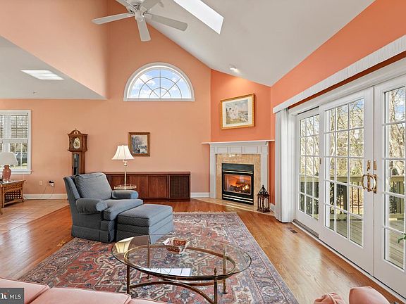 3rd image of 418 Jackie Dr