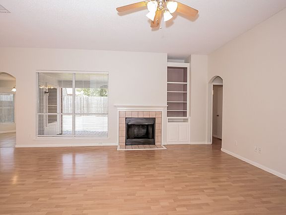 2nd image of 925 Comiskey Ct