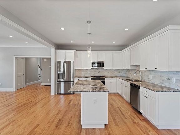 2nd image of 17 E Monroe St #17
