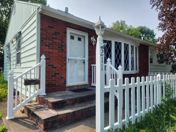 211 N Hulett Ave, Horseheads, NY 14845