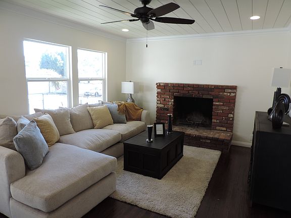 3rd image of 317 E Mariposa Ave
