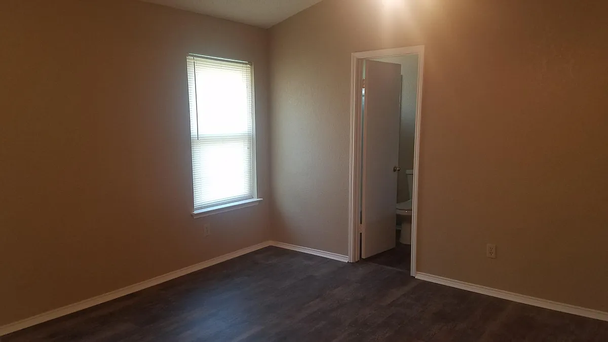 Building Photo - 320 Crowe Dr