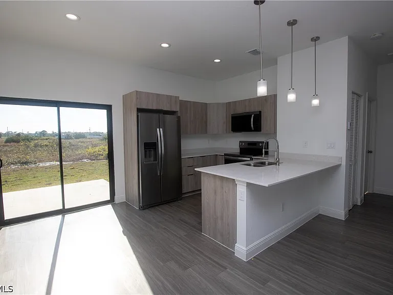 9004 W Justice Cir — Photo 15
