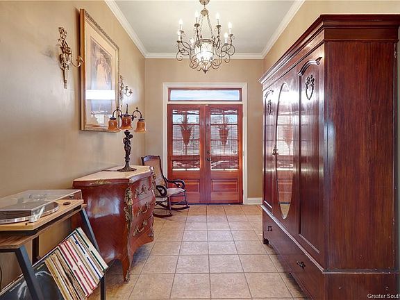 3rd image of 6833 Banbury Dr