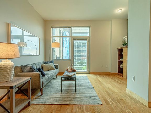 5th image of 309 W Washington Ave Unit 605