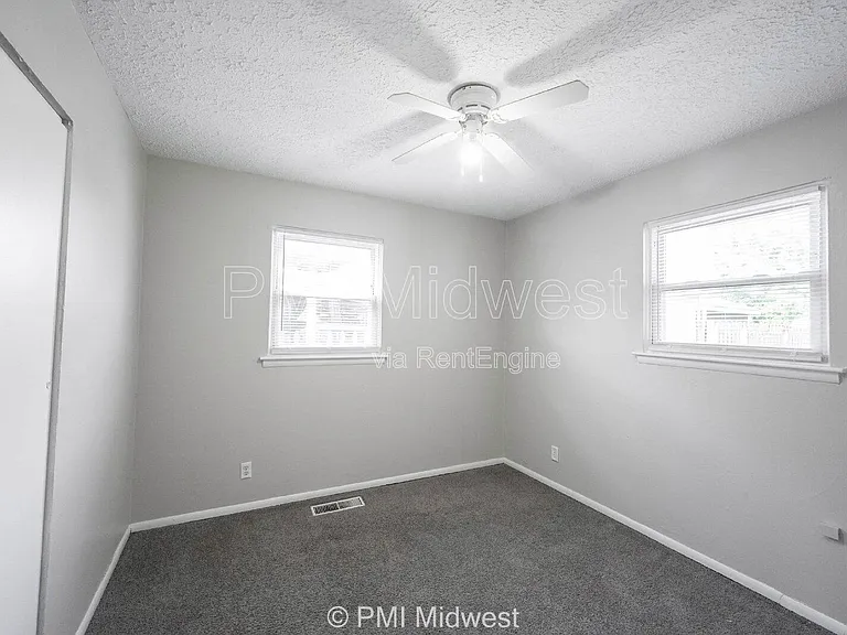 316 S Kenmore Rd — Photo 20