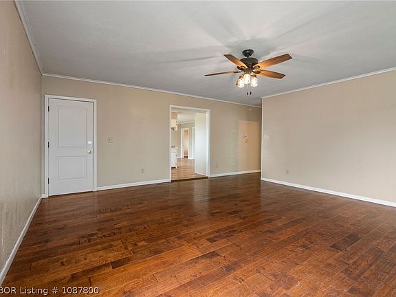 3rd image of 703 S Franklin St