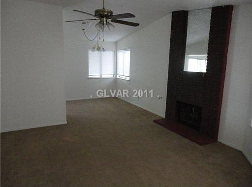 3rd image of 2377 N Los Feliz St