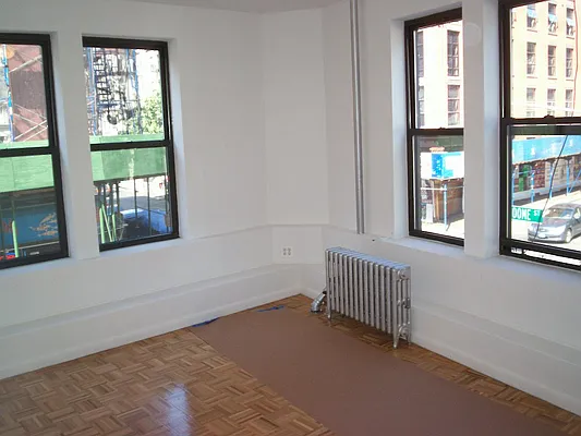 Rented by M.Grossman R.E. Management | media 7