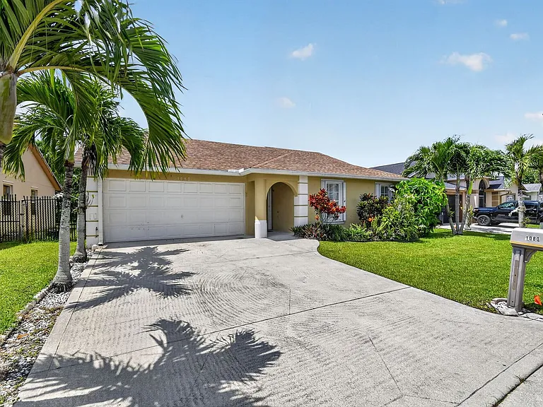 1080 Salmon Isle — Photo 34