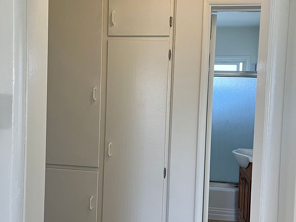 4th image of 5644 Kester Ave