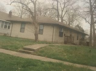 1220 N Summit Ave, Springfield, MO 65802