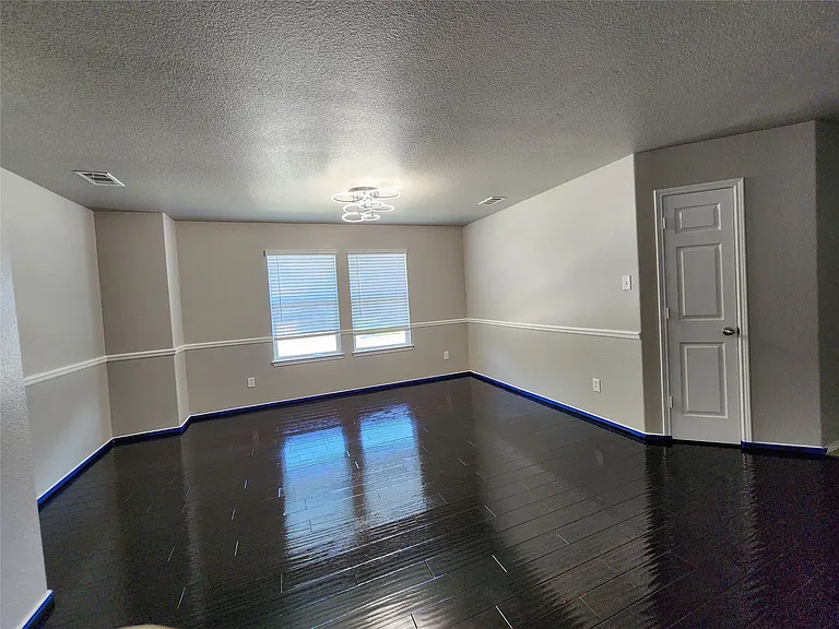 700 Swan Dr #1 — Photo 4