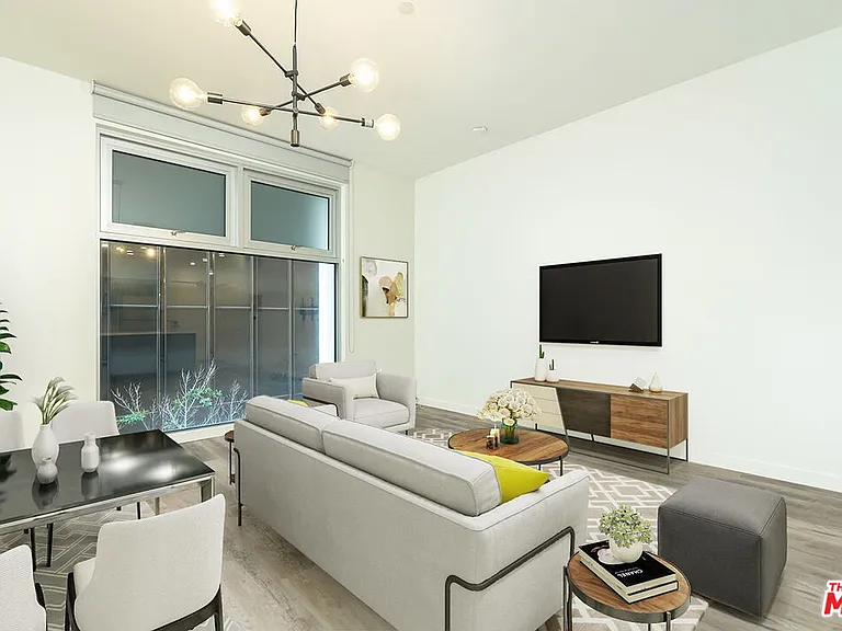 630 W 6th St #207 — Photo 18