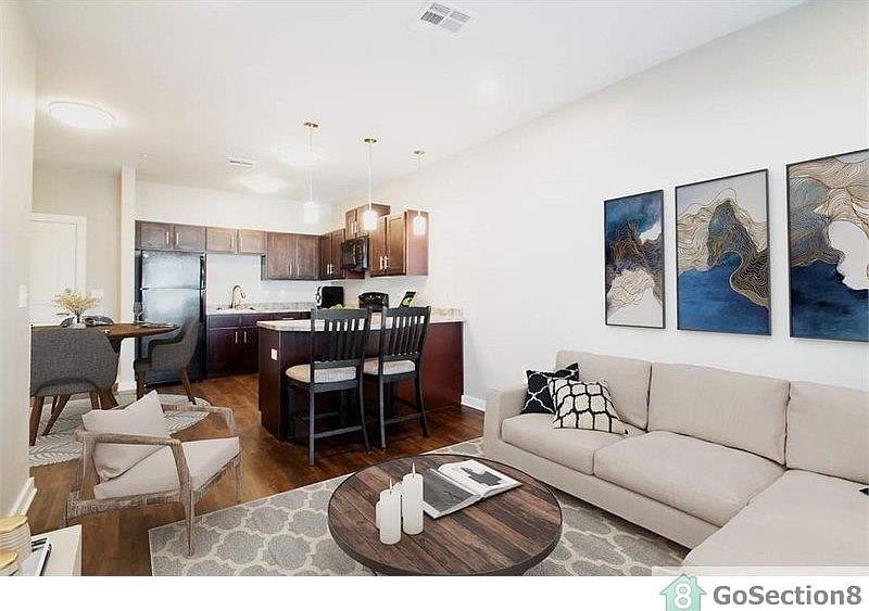 2nd image of 1500 Island View Dr
