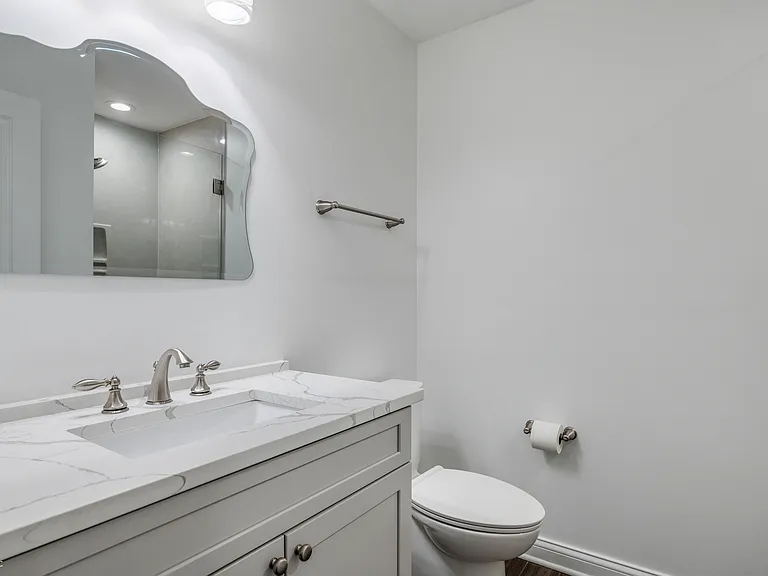 2068 Broughton St — Photo 10