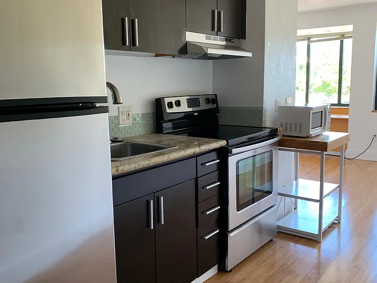 545 Queen St #332 — Photo 3