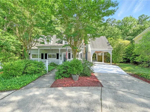 1068 Washington Dr, Chesapeake, VA 23322