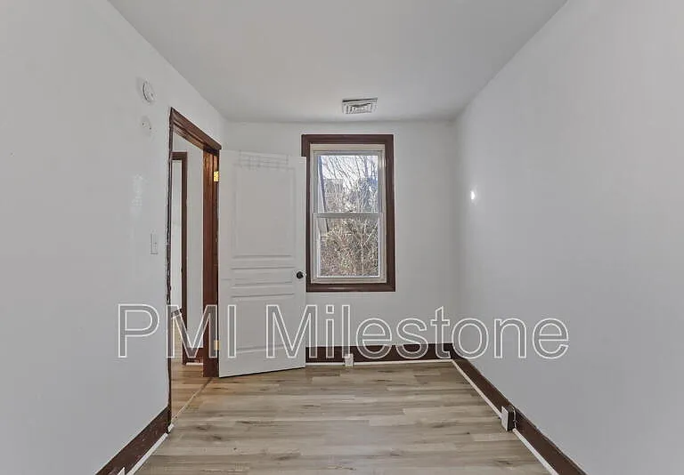 218 N College St — Photo 18