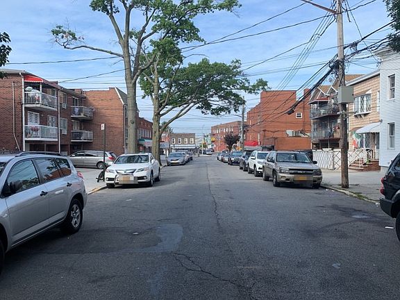 5th image of 10823 52nd Ave