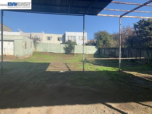 4th image of 1278 Thomas Ave