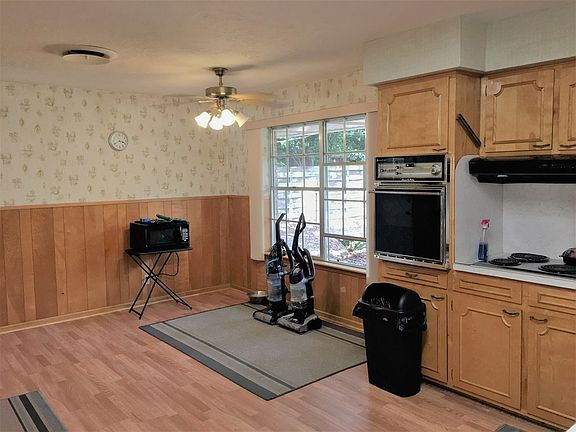 4th image of 311 Manor Dr