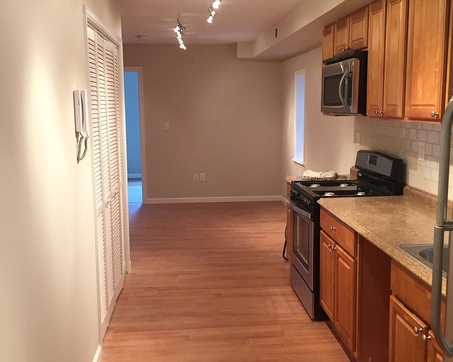 2nd image of 624 Tasker St #2