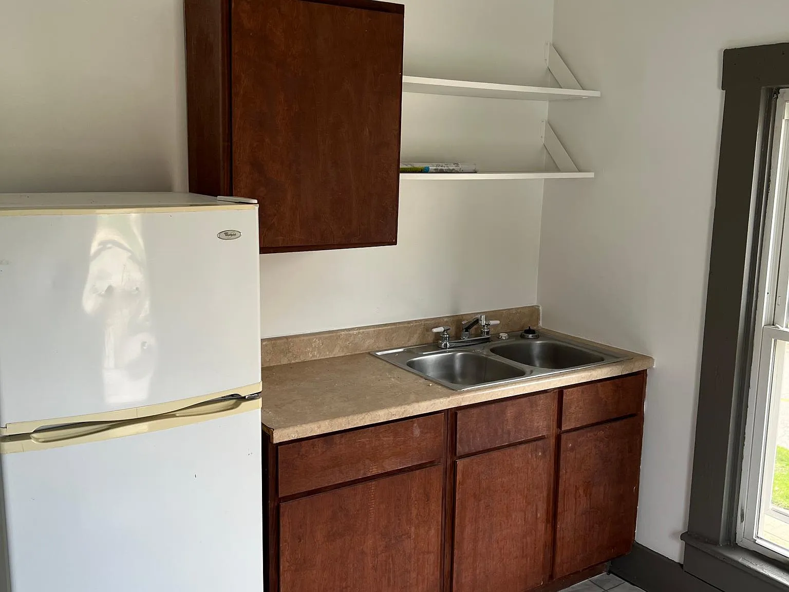 366 W Prairie Ave — Photo 2
