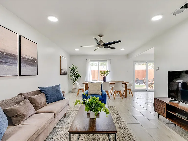 2412 Pebblebrook Trl — Photo 6